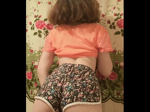 ❤️ Kynþokkafull ung stúlka klæðir sig í stuttbuxurnar á myndavélinni ☑ Kynlíf hjá okkur is.hdpornpics.ru ☑